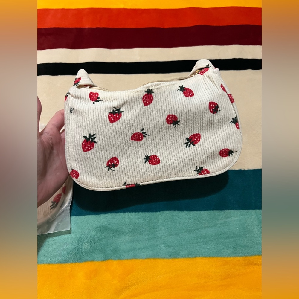 Strawberry Print Corduroy Shoulder Bag 🍓NWOT🍓 - Picture 4 of 8